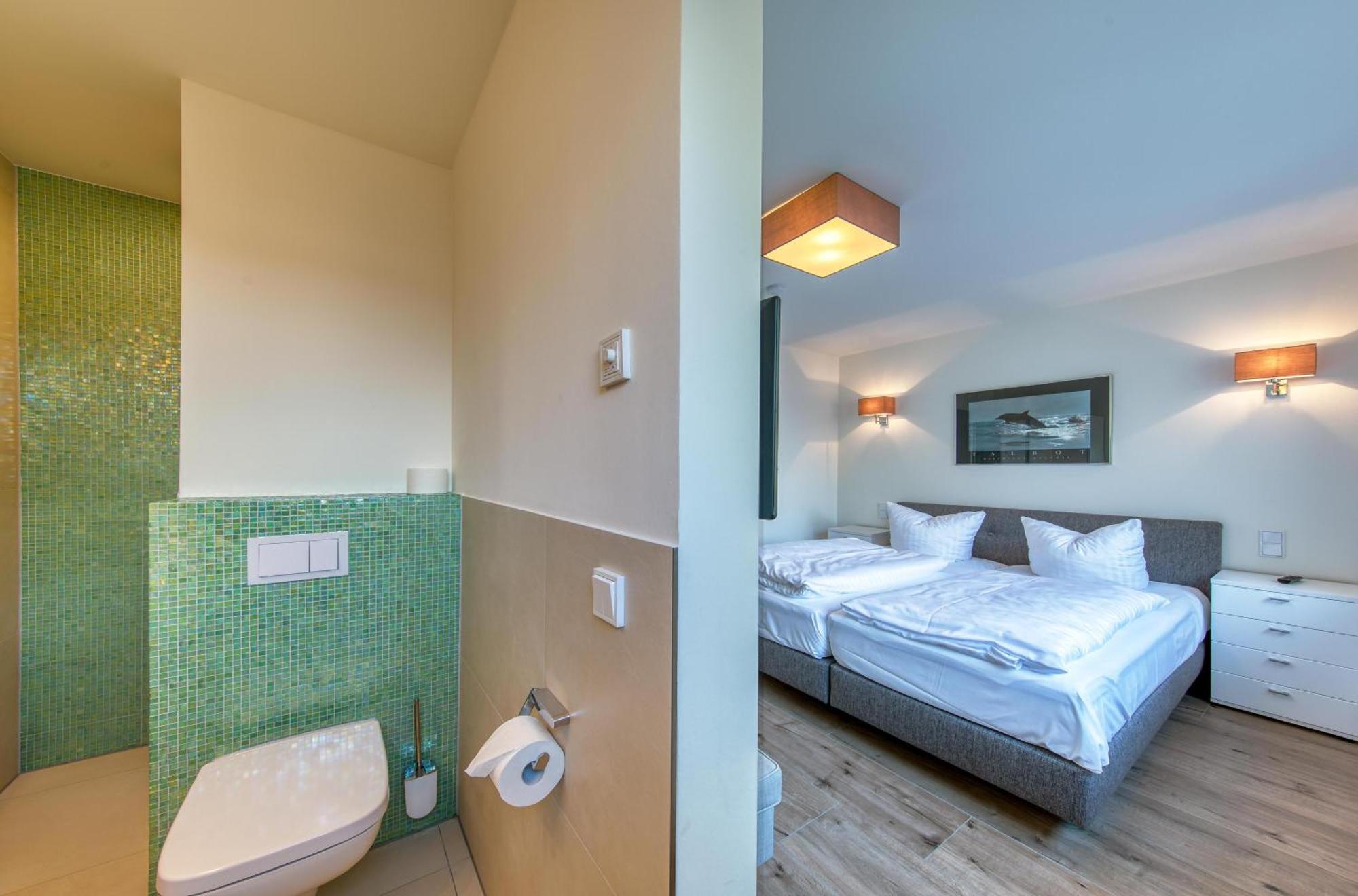 Mueritz Utkiek - Apartment Mit Seeblick & Balkon In Der Hafenresidenz Варен Екстериор снимка