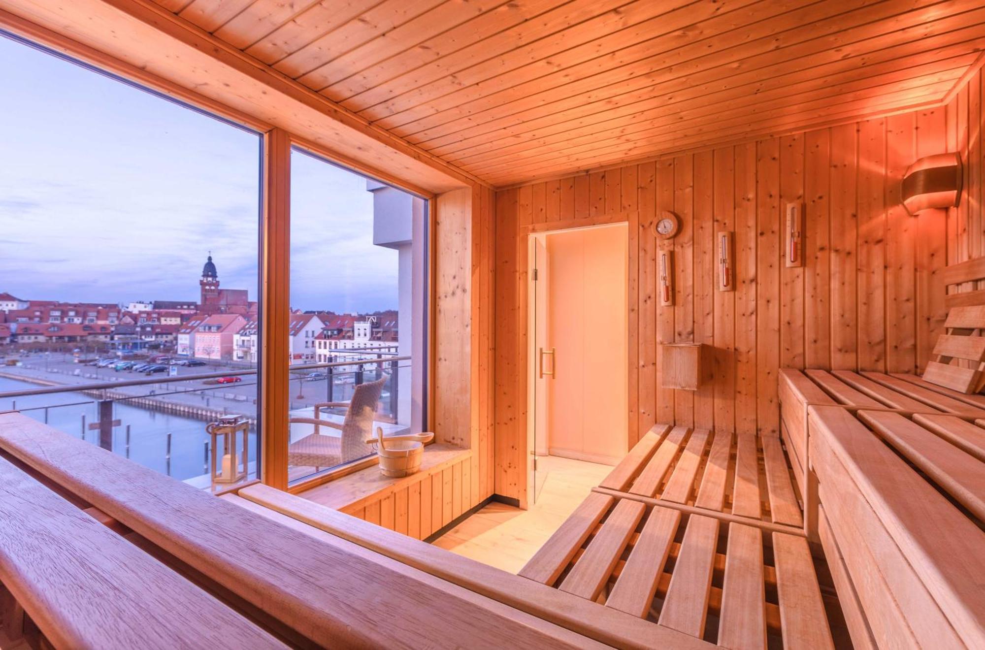 Mueritz Utkiek - Apartment Mit Seeblick & Balkon In Der Hafenresidenz Варен Екстериор снимка